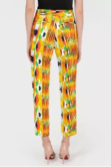 Shortened trousers in an abstract print with a tag