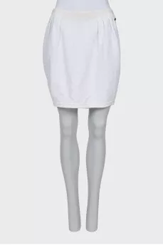 Tapered skirt with relief pattern