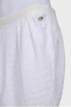 Tapered skirt with relief pattern