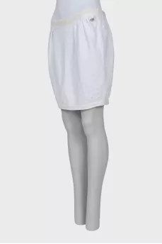 Tapered skirt with relief pattern