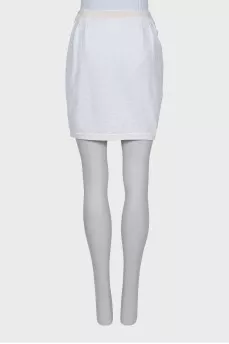 Tapered skirt with relief pattern