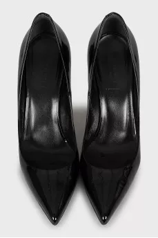 Leather shoes with a figured stiletto heel
