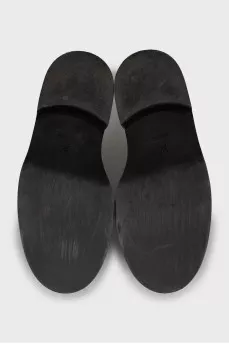 Leather loafers decorated with chain