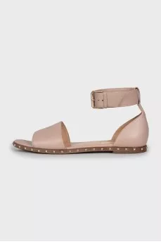 Leather sandals with decor