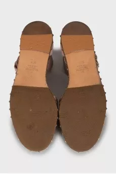 Leather sandals with decor