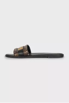 Slippers with signature print