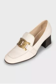 White leather shoes with medium heels