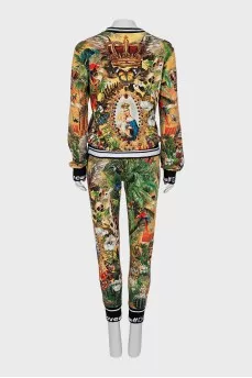 Sweatshirt and trousers suit