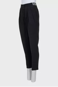 Trousers with contrasting waistband
