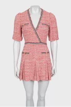 Fitted dress decorated with buttons