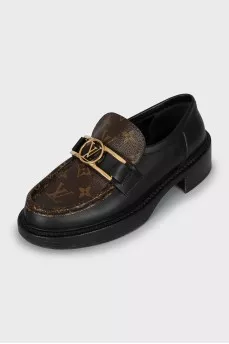 Leather loafers with signature print