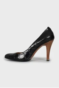Embossed leather heeled shoes