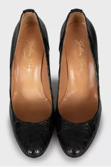 Embossed leather heeled shoes