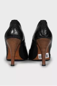 Embossed leather heeled shoes
