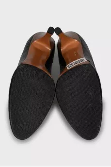 Embossed leather heeled shoes