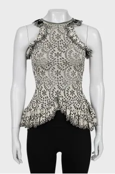 Top with perforations and frills