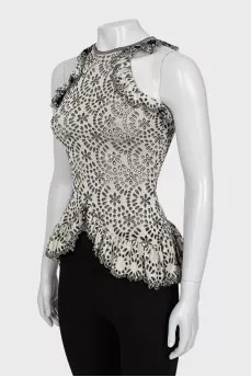 Top with perforations and frills