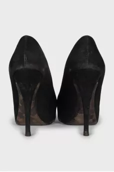 Black open toe shoes