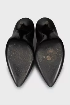 Black leather pumps