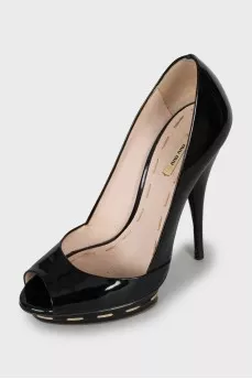 Shoes with decorative stitching on the sole
