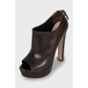 Leather shoes with zip