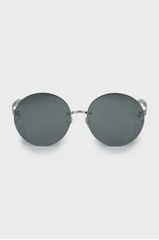 Wayfarer sunglasses with silver temples