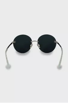 Wayfarer sunglasses with silver temples