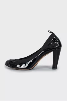 Leather shoes with textile upper