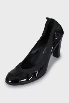 Leather shoes with textile upper