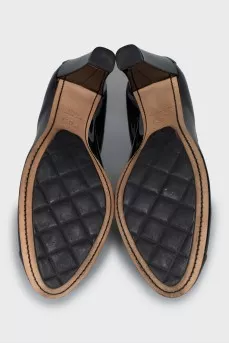 Leather shoes with textile upper