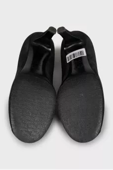 Leather shoes with golden logo