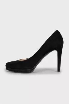 Black round toe shoes