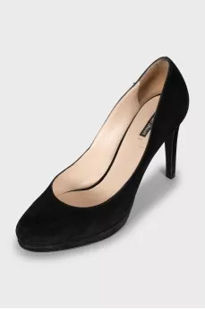 Black round toe shoes