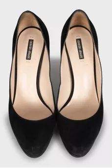 Black round toe shoes