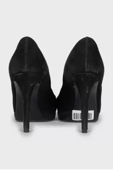 Black round toe shoes