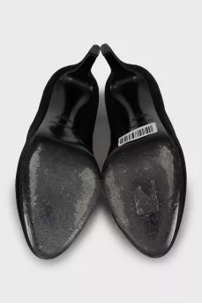 Black round toe shoes
