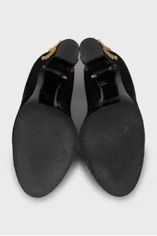Suede shoes decorated with spikes