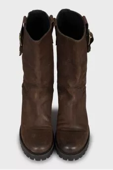 Leather boots with buckles