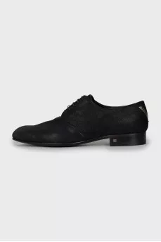 Muscle shoes with metal decor