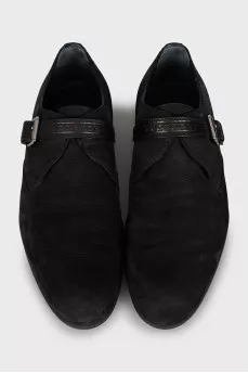 Men's shoes with embossed strap