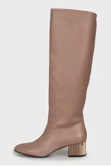 Leather boots with embossed heel