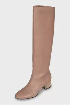 Leather boots with embossed heel