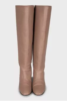 Leather boots with embossed heel
