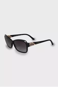 Sunglasses with rhinestones on the temples