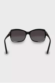 Sunglasses with rhinestones on the temples