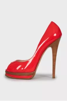 Patent leather open toe shoes