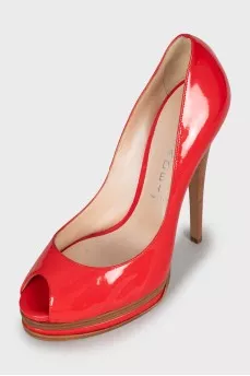 Patent leather open toe shoes