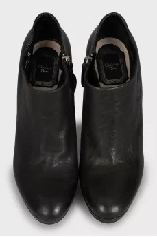 Leather ankle boots with zipper