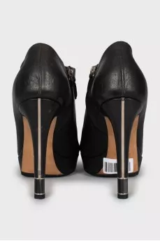 Leather ankle boots with zipper