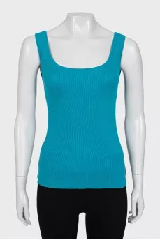 Knitted tank top with a round neck